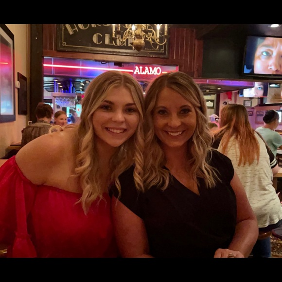 Meet your Posher, Courtney โค๏ธ - Picture 6 of 13